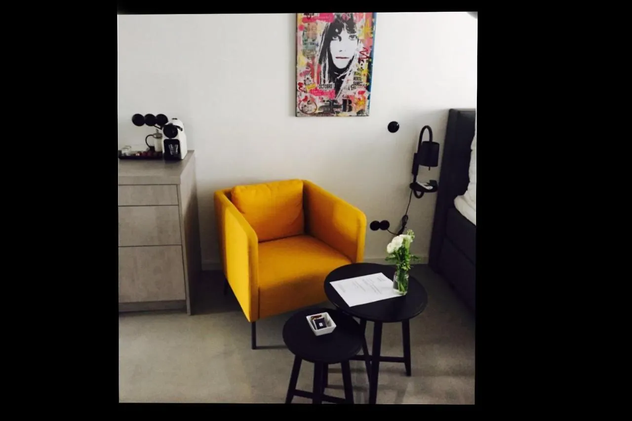 Square Rooms 8 Apartment