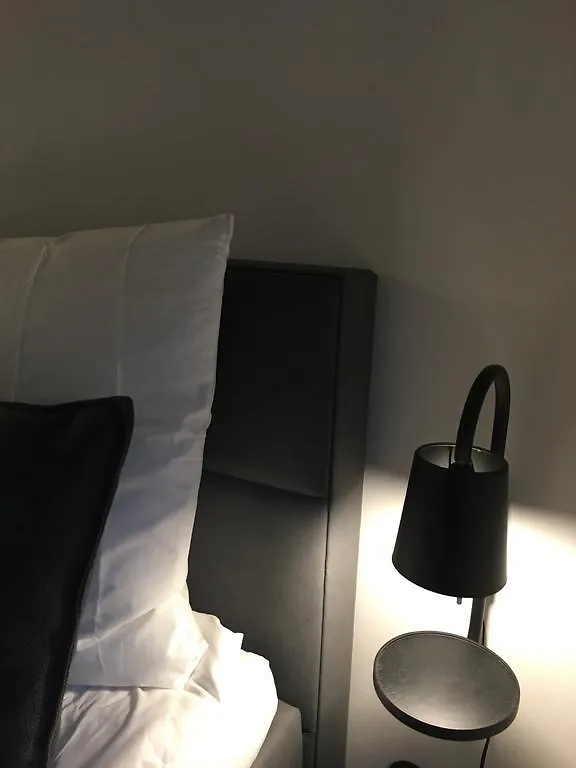 Apartment Square Rooms 8