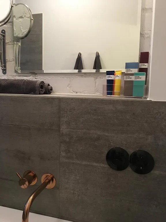 Square Rooms 8