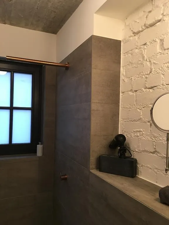 Apartment Square Rooms 8