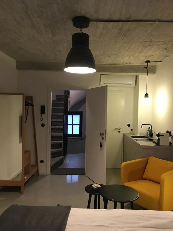 Square Rooms 8 0*, Dusseldorf